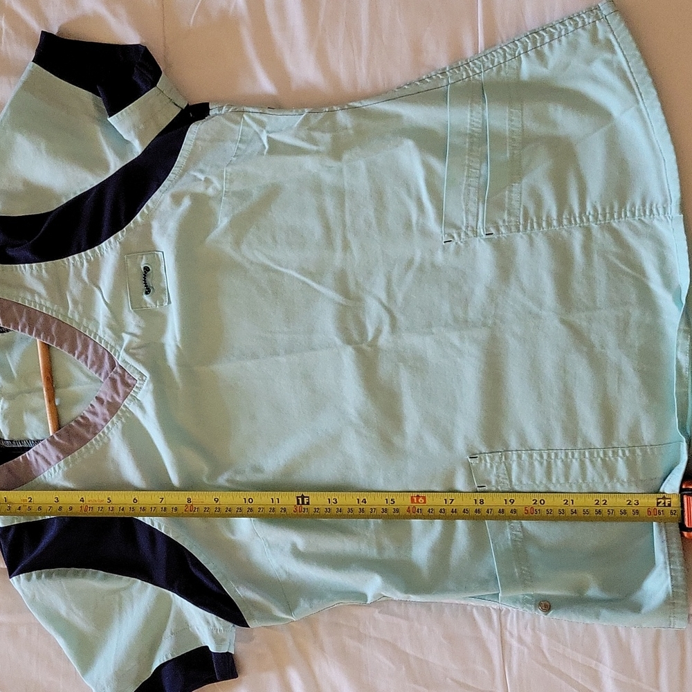 SCRUB TOP UNIFORM - Picture 8 of 9